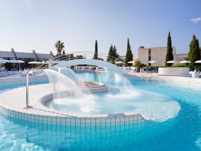 Bluesun-Holiday-Village-Bonaca-piscina-cu-masaj