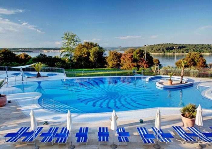 Valmar-Tamaris-Resort-piscina-si-marea